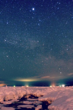 disminucion:  The Milky Way covers the iced-over