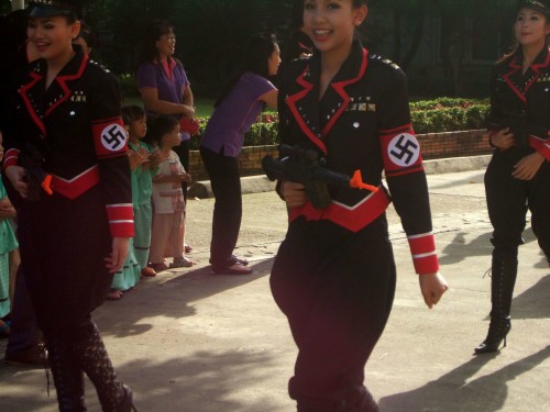 livefromthetabernacle:vulturesintrees:jackwhitesguacamole:vicemag:Young people in Asia are dressing 