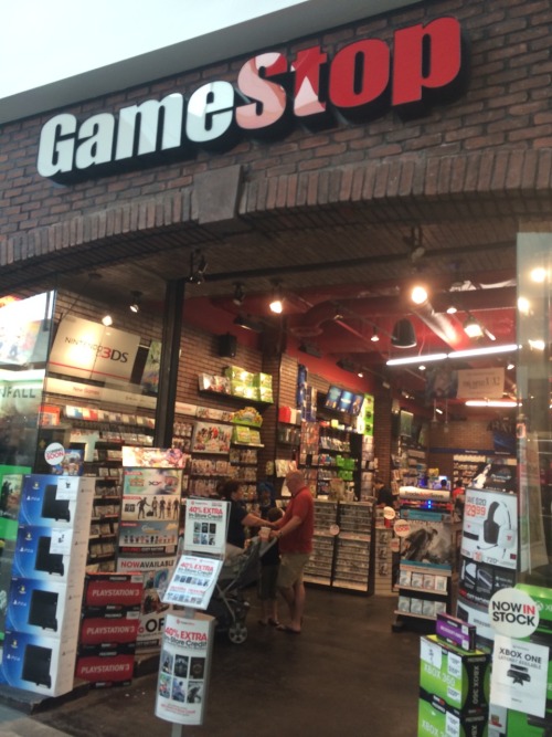 shitpostmemeboy: crustpunkables: GameStop that used to be a Hot Topic mallcore