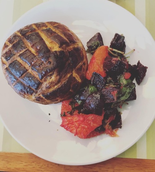 #aubergine #tomato #blackbean and #smokedpaprika #pie with #beetroot #rocket and #orange #salad from