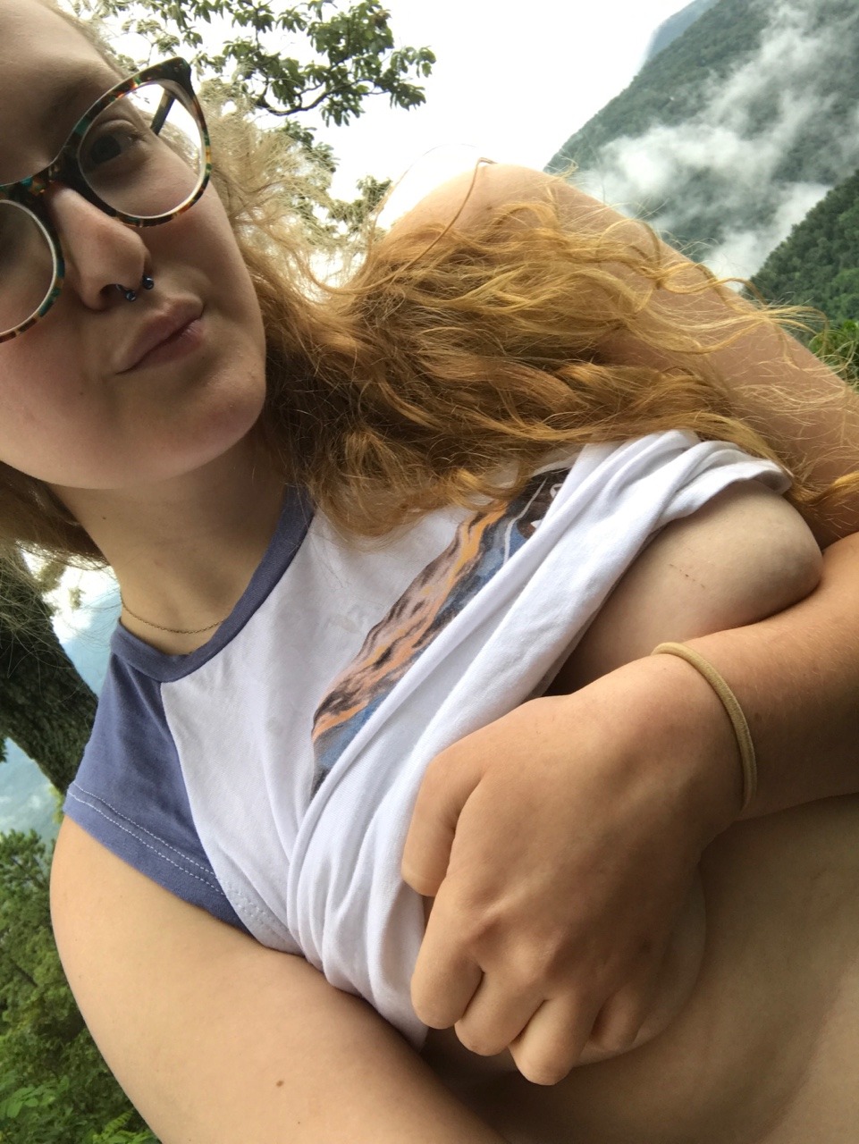 sammiogre:  Blueridge parkway!  Follow her guys for more! She&rsquo;s amazing!
