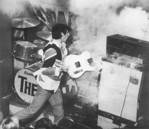 astralsilence: Pete Townshend of The Who via. 