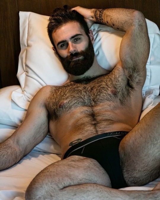 men-only-no-twinks:   