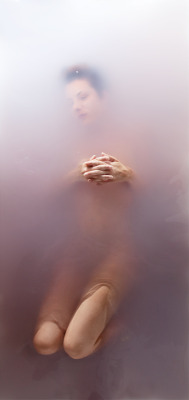 f-l-e-u-r-d-e-l-y-s:  Ramona Zordini’s Photography: Changing Time  Ramona Zordini is an Italian photographer/visual artist who explores personal themes of mental and physical changes portrayed through liquid elements. 