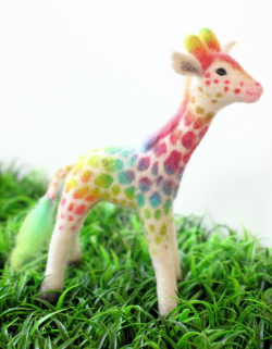 sosuperawesome:   Needle felted animals from the HappinessBluebird Etsy shop  Browse more curated needle felting or rainbow So Super Awesome is also on Facebook, Instagram and Pinterest 