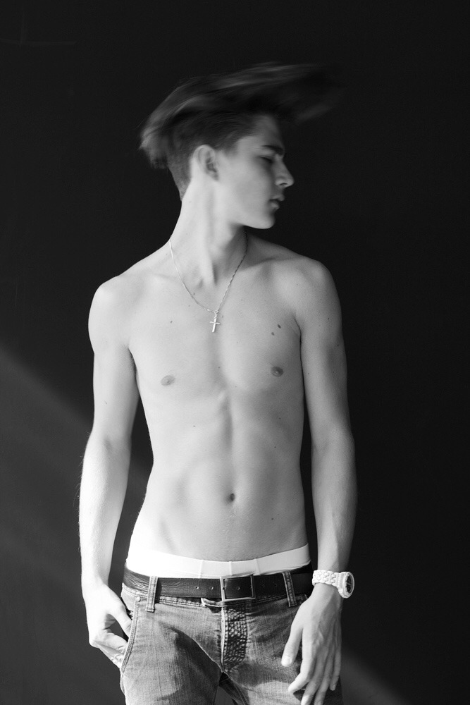 🐧 You Must Be Gay+ To View This Blog*