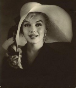 perfectlymarilynmonroe:  Marilyn photographed by Carl Perutz, 1958.