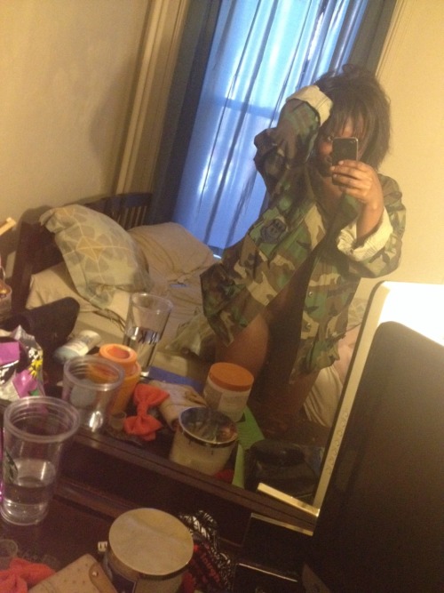daddyswiddletiger:  Good morning peeps :) im a teensy bit still drunkies from last night. :-* wubb yews