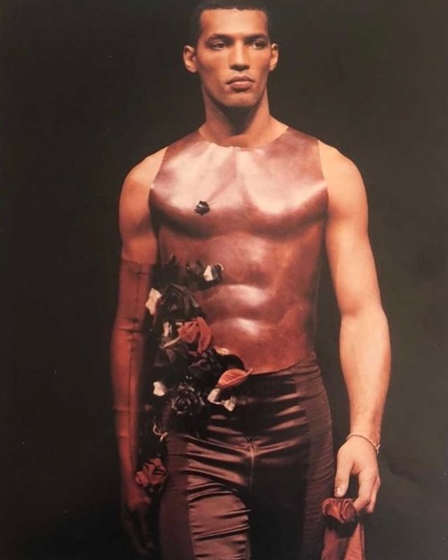 Porn photo 90scakeboy:    Leather breastplate with floral