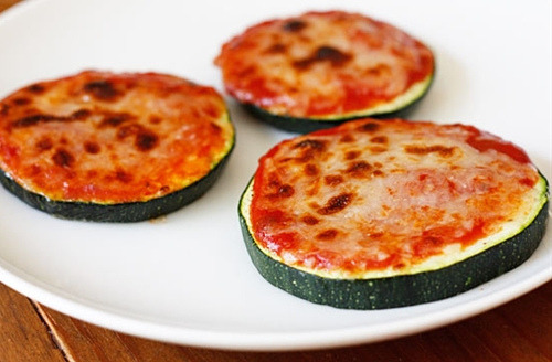 phillygofresh:  Zucchini BitesJazz up your pizza! The next time you want to make mini pizza bagel bites, try using zucchini slices as the crust instead. It’s an easy way to add some more vegetables to your snack routine. Purchase a zucchini from a healthy