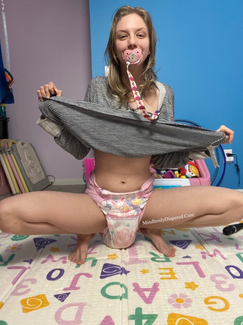 mindlesslydiapered:My diaper is SO HEAVY ￼Daily Messy and Wet ABDL Videos and Photosets OnlyFans 