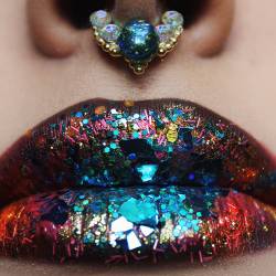 Cosmic-Noir:  Leejiejie:  Whenever See Fancy/Superfab Makeup I Always Think Of Cosmic-Noir