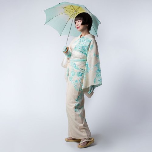 Soothing ryusui (swirling water) kimono/yukata by Roccoya. The minty accessories echoing the fresh d