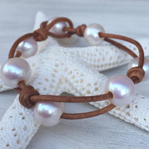 Pearl leather bracelet #handmadejewelry #handmade #uniquejewelry #etsystore #boho #jewelry #jewelryo