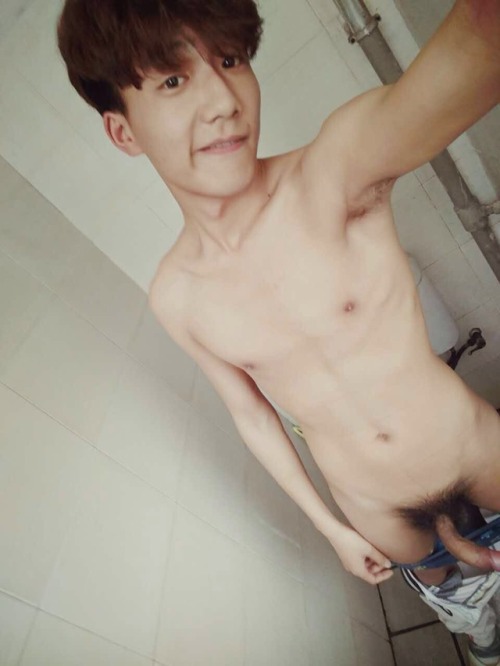 dandangj:  大弯屌直男弟弟 喜欢的可以加qq 1445641585  20分钟有声视频