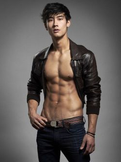 365daysofsexy: ALEX LANDI