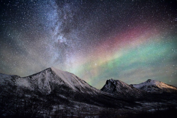 expressions-of-nature:  Nightsky / Tromvik, Norway by John A Hemmingsen 