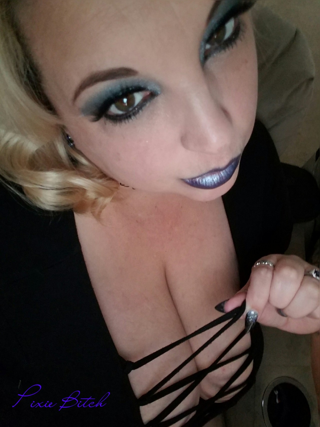 pixie-bitch75:Frostbite n’ Blue with a little titty peek too…  💜kisses,pixie💜
