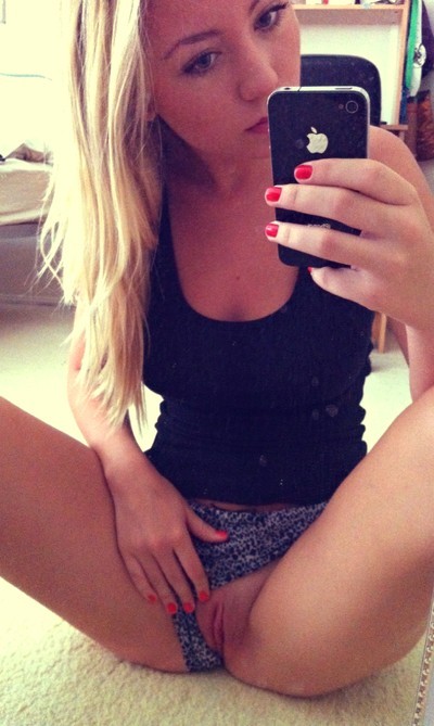 #pussy #clit #slit #shaven #teen #girlfriend #young #mirror #Selfie #Selfshot