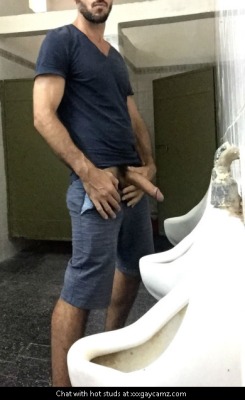 sleazygymshowers:  Click here for steamy gay vids: http://bit.ly/2sgSUtm