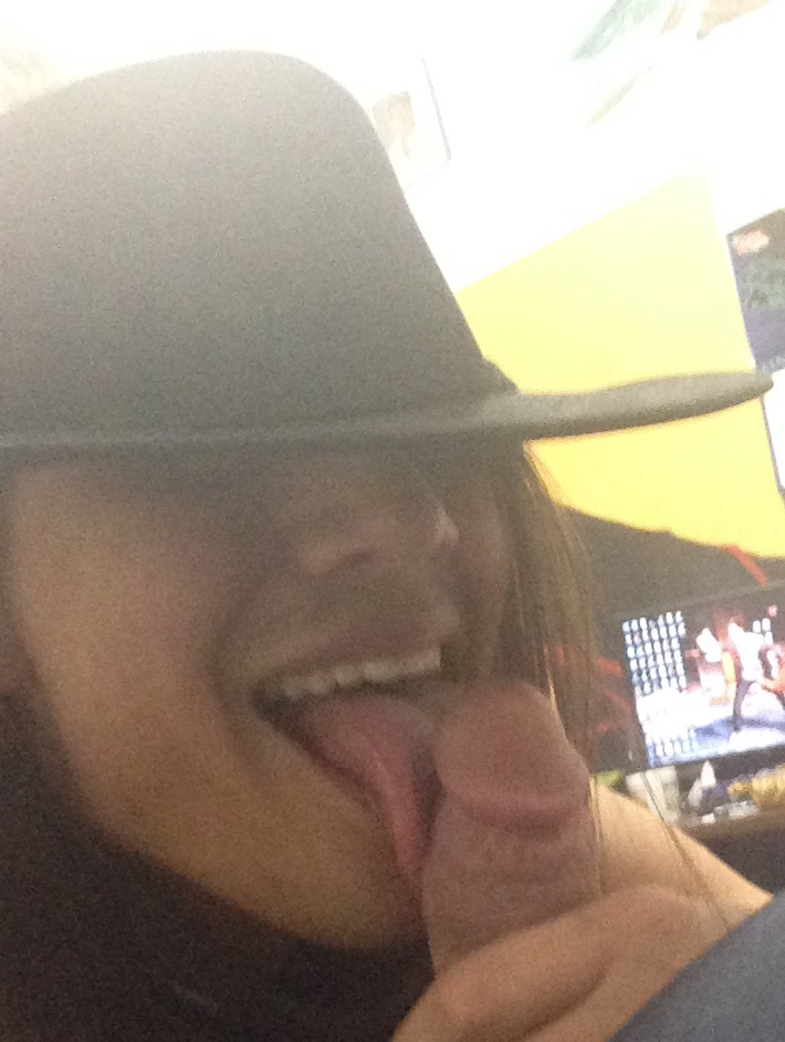 bunnyb0i:  giddy up now with extra boyfriend!
