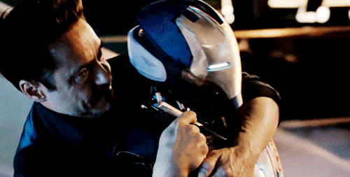 fury–and–patience:  ave-stark:  Come on! That’s the one.   #he has no armor!!!!&nb