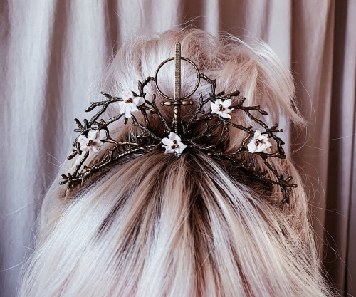 Stella-Lvna:  Persephonesgh0St:  Sosuperawesome:crowns And Headpiecesowisteria On