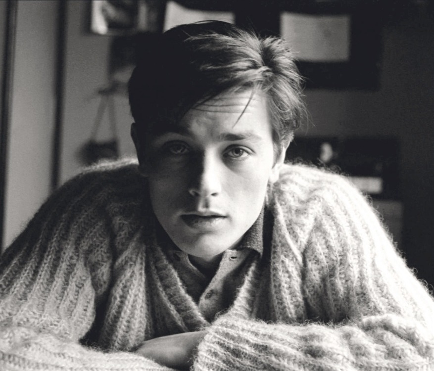 wehadfacesthen: Alain Delon in a 1962 photo by Henri Elwing