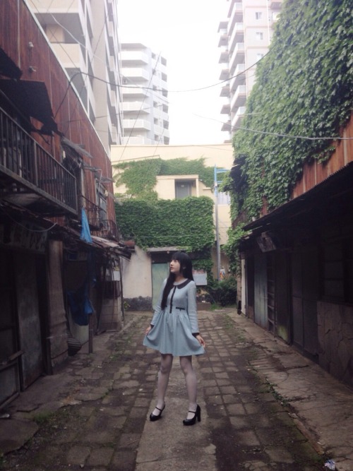 momochan14sai: 廃墟の街のアリス