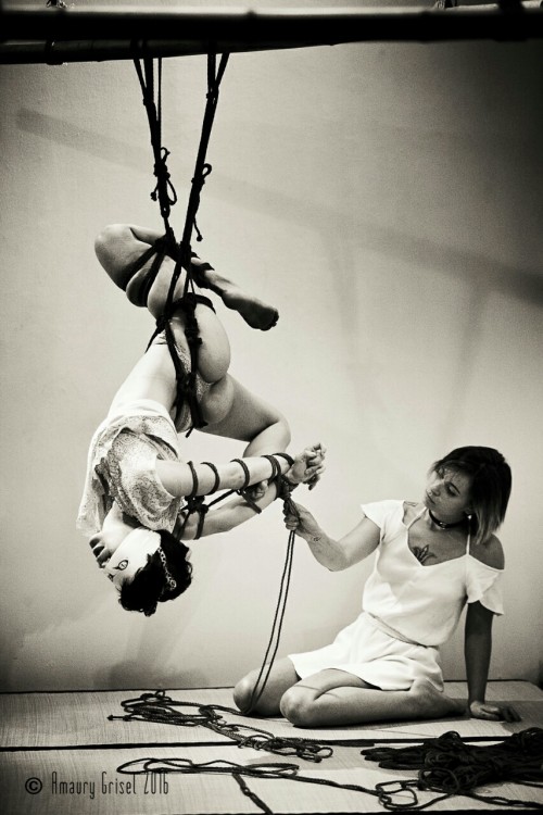 amaury-grisel-shibari:  misungui:  Rigger : Gorgone  Model : Misungui  Photo : Amaury Grisel @placedescordes   Rigger : Gorgone Model : Misungui Photo : Amaury Grisel @placedescordes