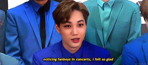 jongxuns:  jongin notices his fanboys (trans) 
