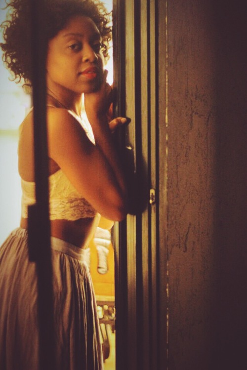 whitegirlsaintshit:  thequintab:  #blackout   quinta you fine as shit. square up.