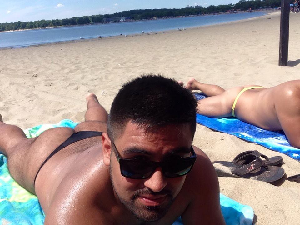 thong-jock:  Fuck ya. Papi chulos thonging on the beach!