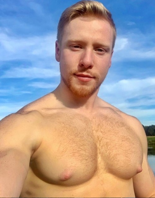 stockymales:davidm_h instagramOH MAN….BREASTFEED ME 😍💦