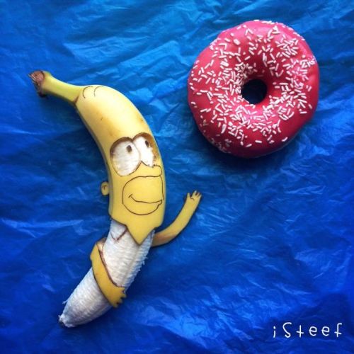 reincarnatedx:  lustt-and-luxury:  boredpanda:Artist Transforms Bananas Into Works Of Art so mind blowing to see how talented people are 