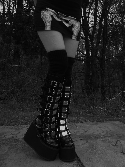 Porn photo sarasalternativefashion:    ALTERNATIVE ✝