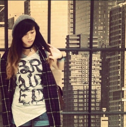 City girl.Shirt:Scarf:Shorts:Choker:Hat:
