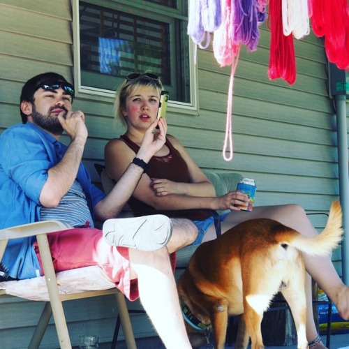 Dying yarn requires a whole team of professional consultants. And beer. • • Not pictured: 