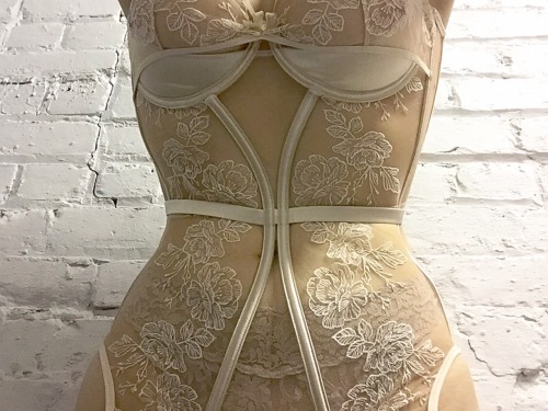 lingeriebag:Gloria Basque in Nude/White, Agent Provocateur.