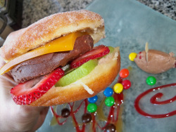 wehavethemunchies:  Nutella Burger – warm donut, Nutella mousse, passion fruit gelatin, fresh strawberries and kiwi. Burger Bar, San Francisco 