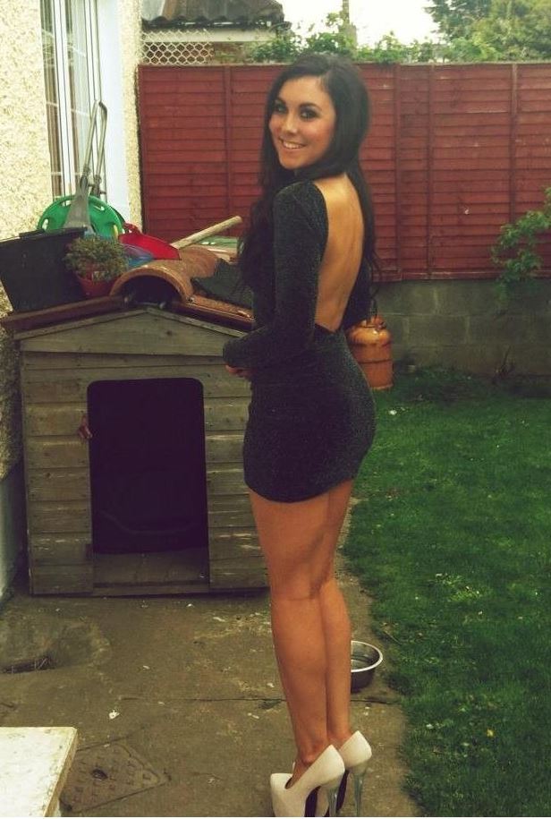sexy-tight-little-dress:  Only NSFW HERE  Booty😜
