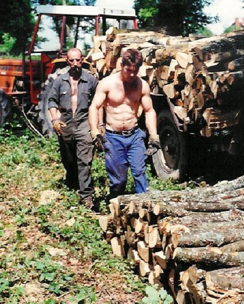 bullgrunt:  Haul them twigs boy 