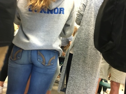school-voyeur: In the halls of ass