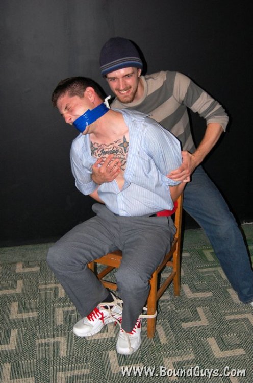 coolballgagbro: Patrick didn’t have a problem convincing his photography class’s residen