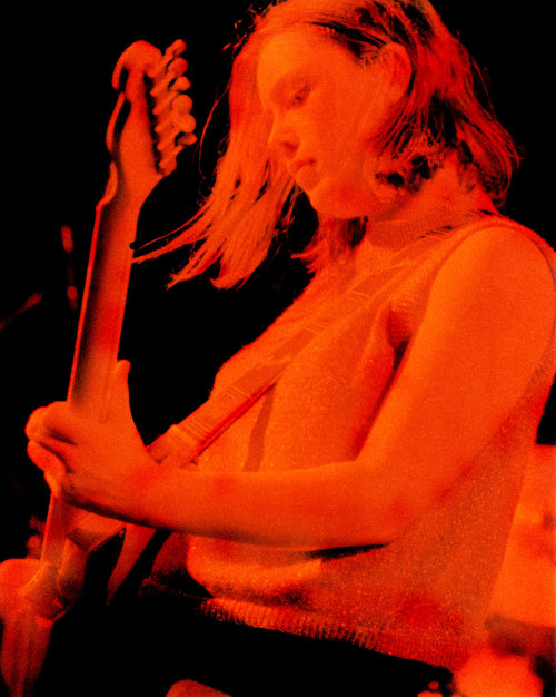 tim-sliwinski: Rachel Goswell (Slowdive) - Live at Industry in Pontiac, 1994 By Jennifer Jeffery.