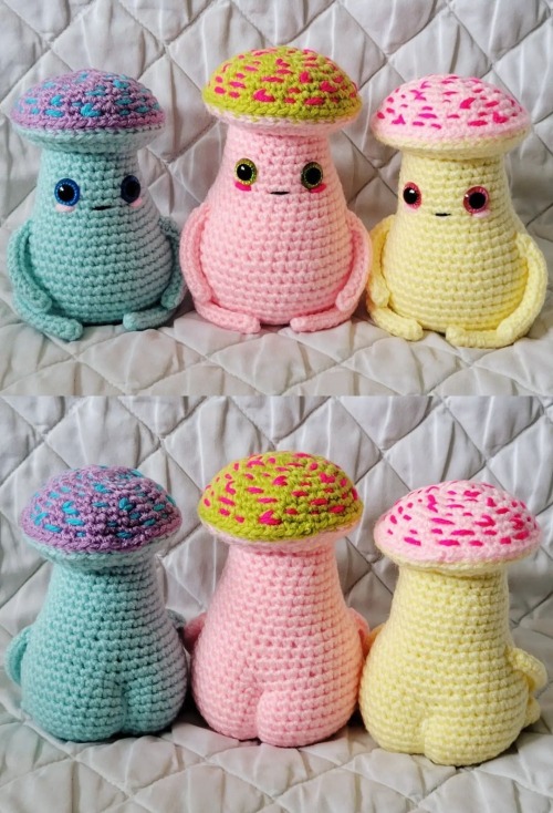 tea-withnofixinsplease:sosuperawesome:  Scruffle Crochet on Etsy   Somebody made the executive decision to add yarn butts to those mushrooms, and I am here for it, 