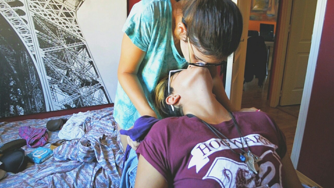 lchen95:  Morning kisses for my girl 💞