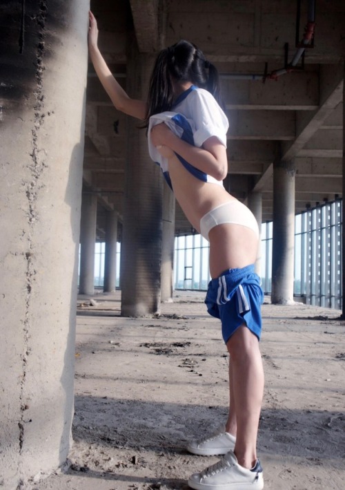 sexsusu:天气转凉！哥哥们多穿衣服呀！猫暂时就不穿了