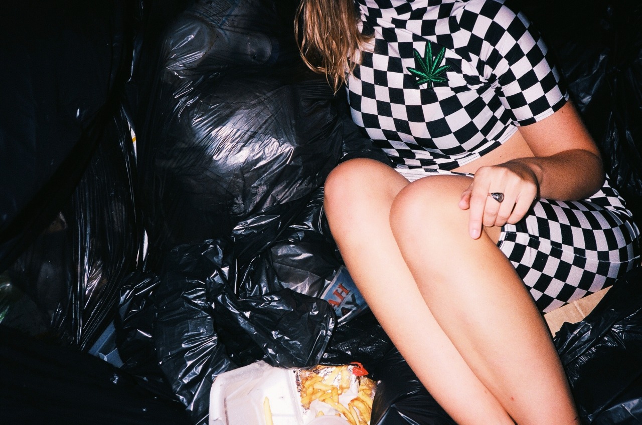highschool-whores:  free drugs here