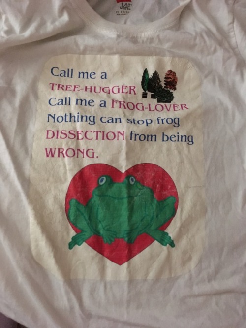 misatobestgirl:Check out this shirt I made to protest frog dissection in the 7th grade